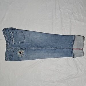 Chicos Platinum Sz 2 Cuffed Cropped Mustang Jean/Capri, Embroidered Detail Used